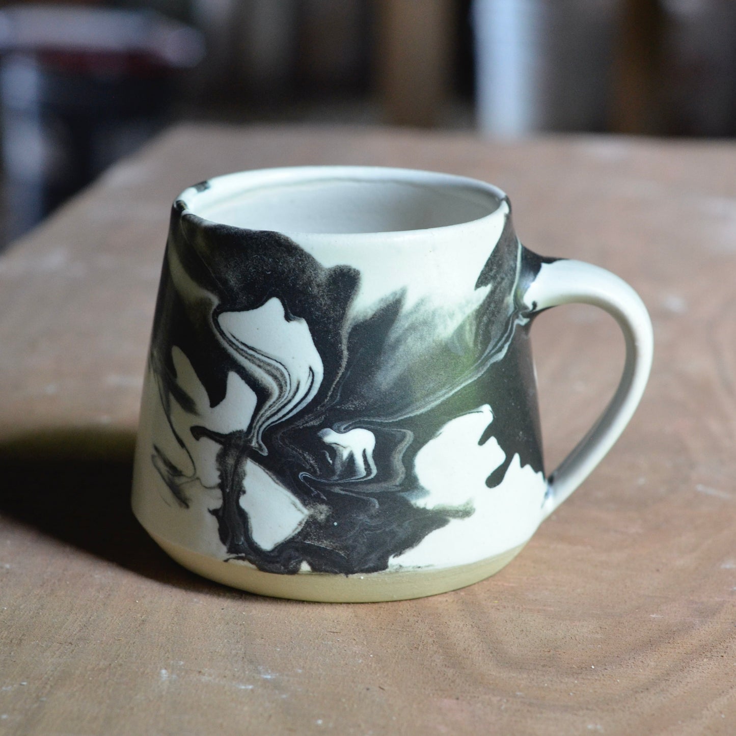 Le Mug - Unguarded Light - Black - 10 Ounces