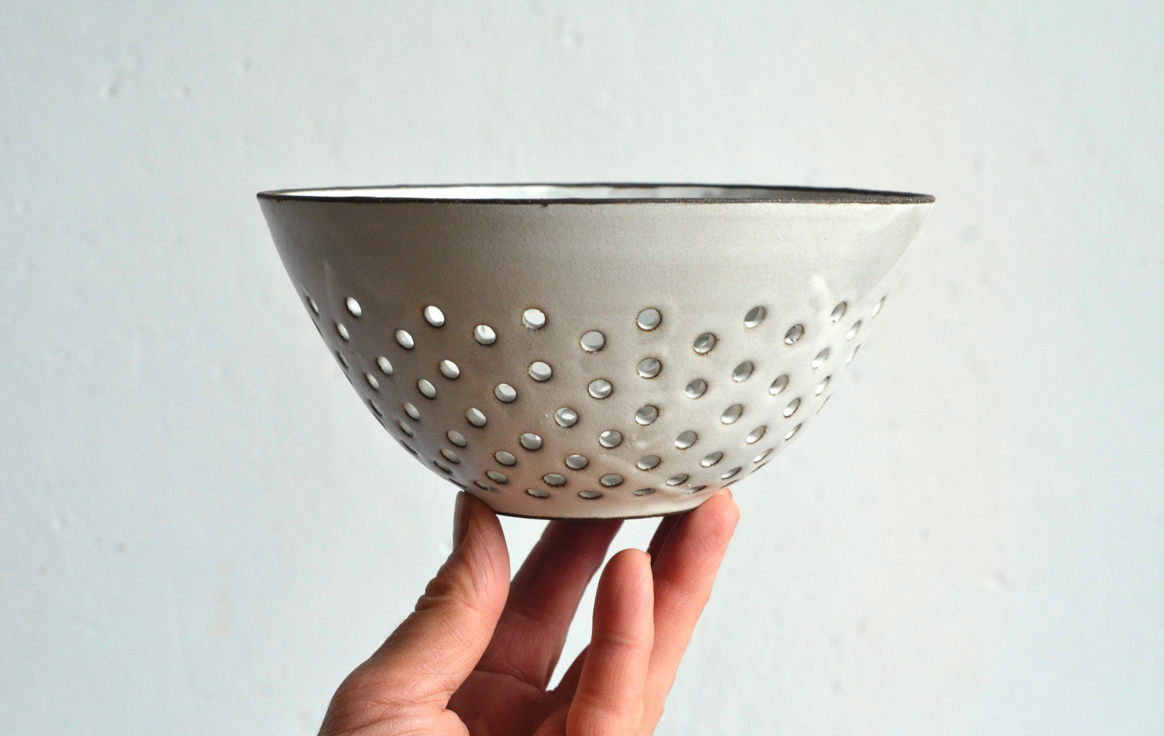 Berry Bowl / Colander - 8x3