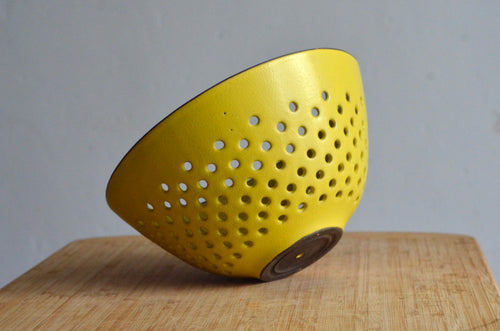 Berry Bowl / Colander - 8x3