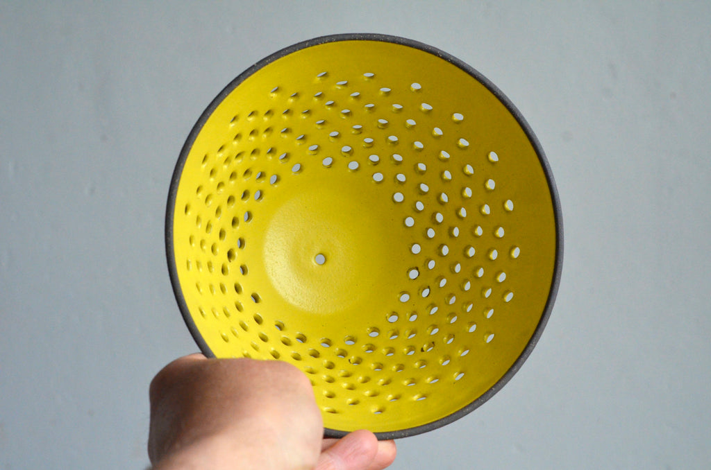Berry Bowl / Colander - 8x3