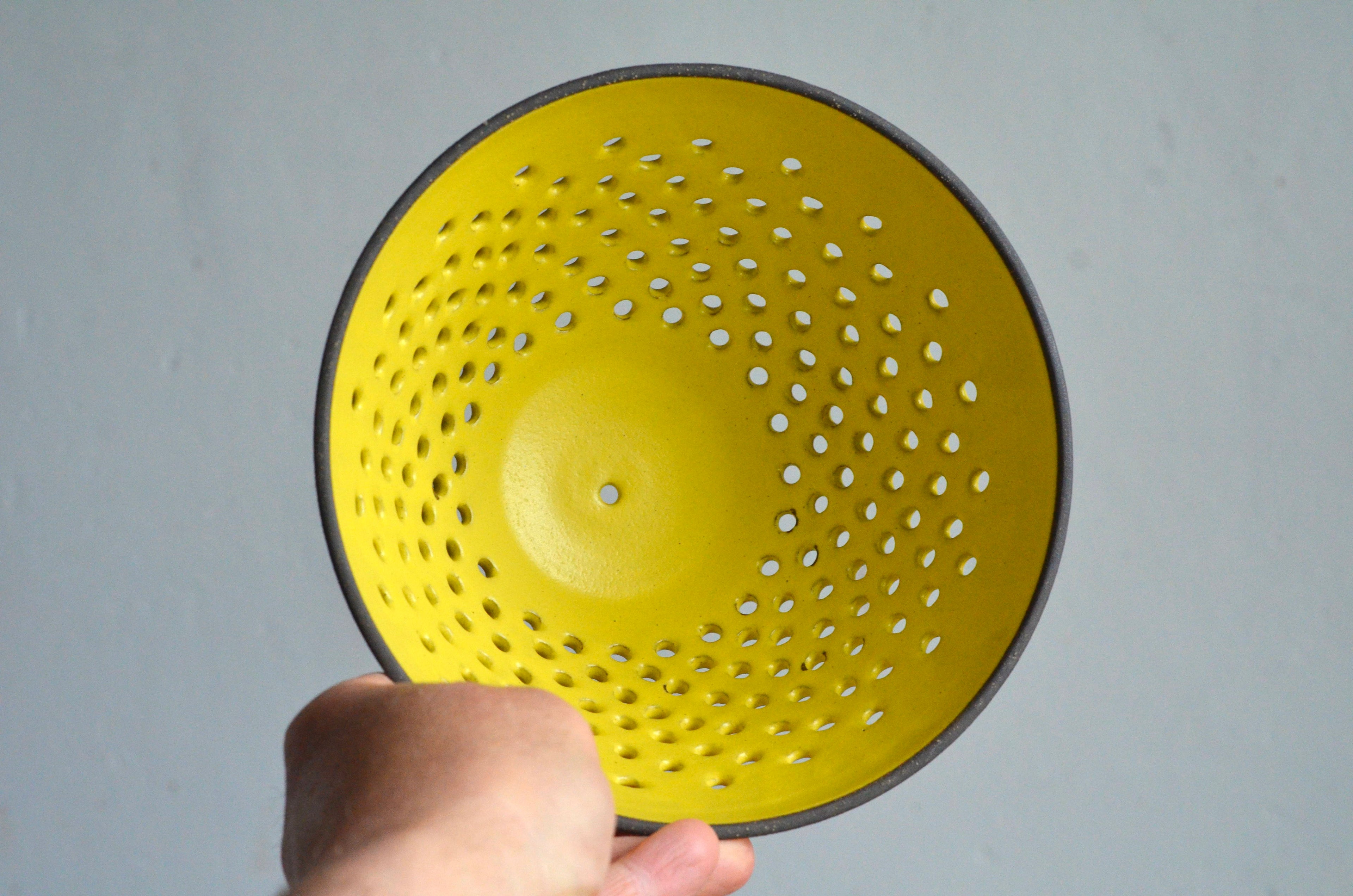 Berry Bowl / Colander - 8x3